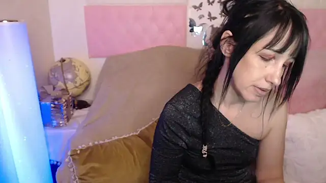 Snapshot of -carla- chatting on March 12, 2026, 8:29 am -carla- online show from March 12, 2026, 8:29 am