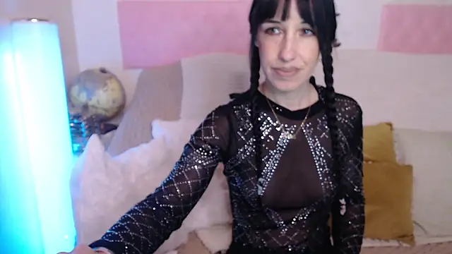 Snapshot of -carla- chatting on November 3, 2025, 6:07 am -carla- online show from November 3, 2025, 6:07 am