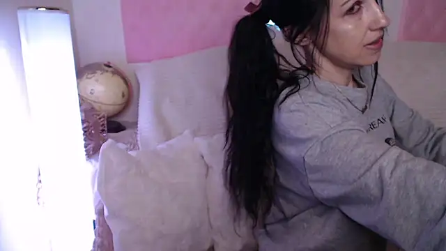 Snapshot of -carla- chatting on January 11, 2026, 7:26 am -carla- online show from January 11, 2026, 7:26 am