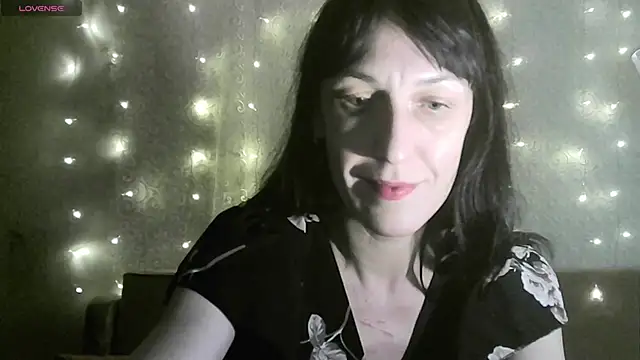 Snapshot of MarieODahliaS chatting on November 18, 2025, 11:35 am MarieODahliaS online show from November 18, 2025, 11:35 am