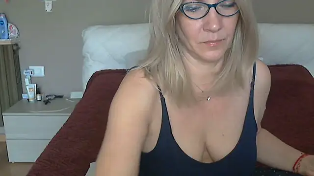 Snapshot of -K-- chatting on April 14, 2026, 8:41 am -K-- online show from April 14, 2026, 8:41 am