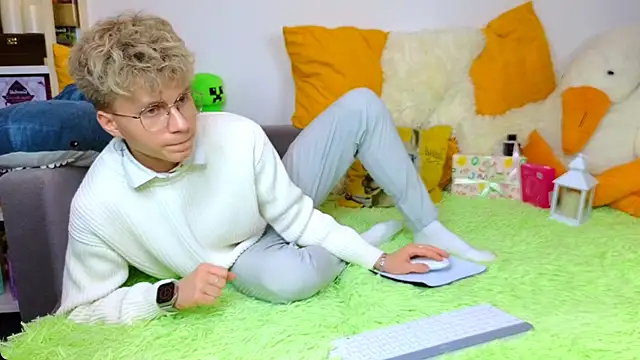 Snapshot of LandelRay chatting on March 31, 2026, 8:33 pm LandelRay online show from March 31, 2026, 8:33 pm