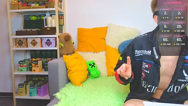 Snapshot of LandelRay chatting on March 19, 2026, 7:14 pm LandelRay online show from March 19, 2026, 7:14 pm