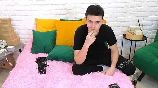 Snapshot of LandelRay chatting on February 18, 2025, 7:19 pm LandelRay online show from February 18, 2025, 7:19 pm