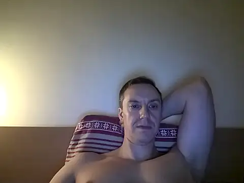 Snapshot of ploki2180 chatting on February 8, 2025, 10:08 pm ploki2180 online show from February 8, 2025, 10:08 pm