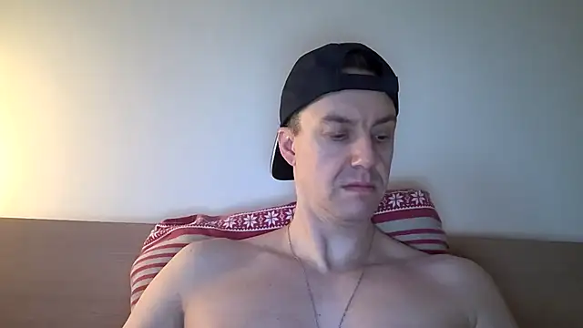 Snapshot of ploki2180 chatting on March 9, 2025, 6:39 am ploki2180 online show from March 9, 2025, 6:39 am