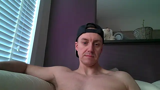 Snapshot of ploki2180 chatting on March 2, 2025, 3:30 pm ploki2180 online show from March 2, 2025, 3:30 pm