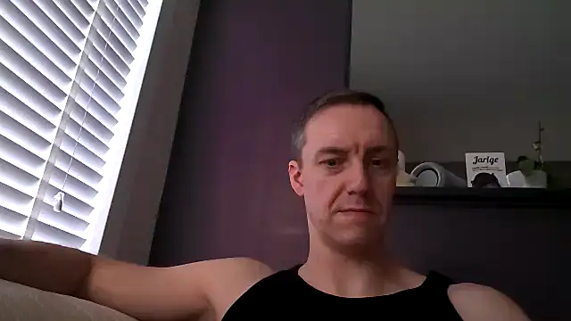 Snapshot of ploki2180 chatting on March 9, 2025, 4:33 pm ploki2180 online show from March 9, 2025, 4:33 pm