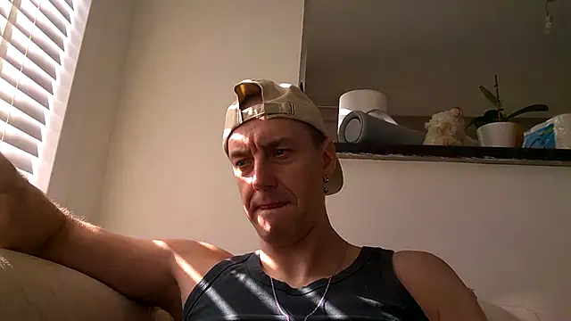 Snapshot of ploki2180 chatting on October 12, 2025, 11:44 am ploki2180 online show from October 12, 2025, 11:44 am