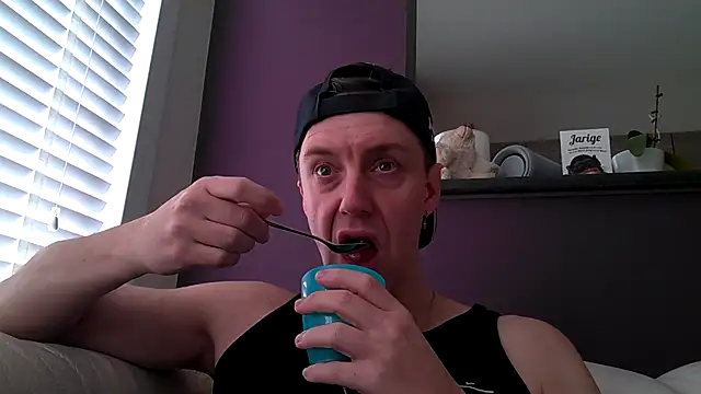 Snapshot of ploki2180 chatting on March 9, 2025, 11:36 am ploki2180 online show from March 9, 2025, 11:36 am