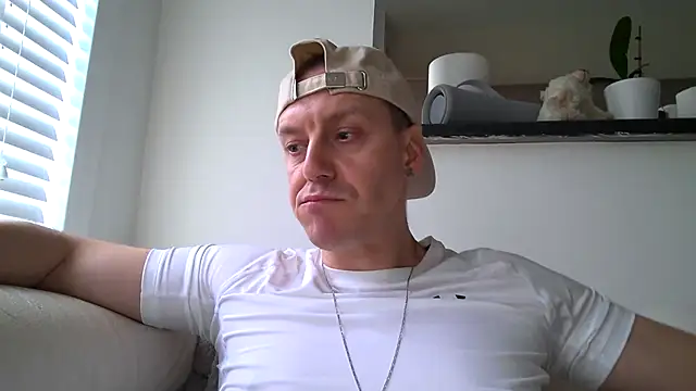 Snapshot of ploki2180 chatting on November 2, 2025, 2:55 pm ploki2180 online show from November 2, 2025, 2:55 pm