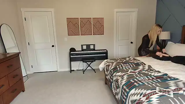 xxyourgirlblair online show from December 6, 2024, 8:01 pm