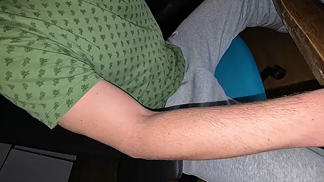 -luckybong- online show from December 13, 2024, 10:02 pm