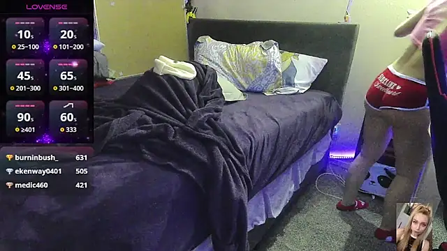 Snapshot of Blondiewithanass chatting on November 4, 2025, 1:31 am Blondiewithanass online show from November 4, 2025, 1:31 am