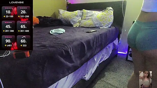 Blondiewithanass online show from March 19, 2026, 6:35 am