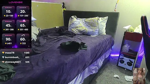 Snapshot of Blondiewithanass chatting on November 6, 2025, 2:26 am Blondiewithanass online show from November 6, 2025, 2:26 am