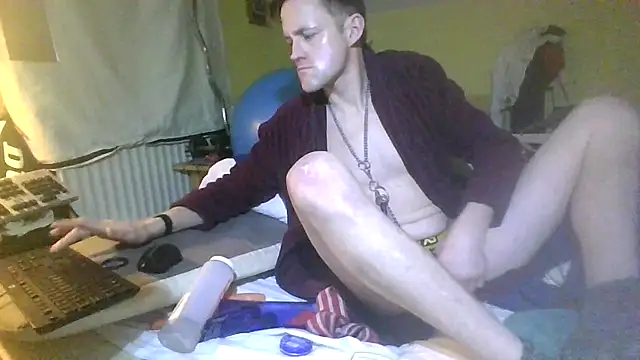 Snapshot of londonfuckwhore chatting on January 31, 2025, 4:25 am londonfuckwhore online show from January 31, 2025, 4:25 am