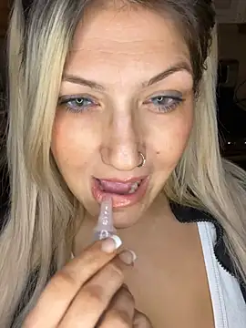 Snapshot of LittleMissEeve chatting on January 13, 2026, 11:19 pm LittleMissEeve online show from January 13, 2026, 11:19 pm