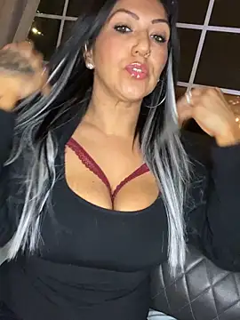 Snapshot of LittleMissEeve chatting on February 18, 2026, 1:36 am LittleMissEeve online show from February 18, 2026, 1:36 am