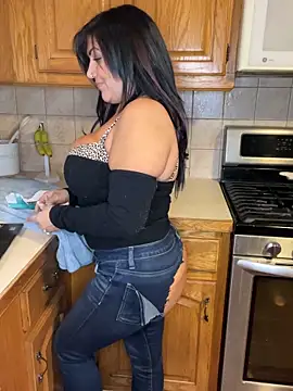 Snapshot of LittleMissEeve chatting on April 12, 2026, 12:14 am LittleMissEeve online show from April 12, 2026, 12:14 am