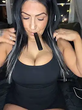 Snapshot of LittleMissEeve chatting on March 25, 2026, 1:39 am LittleMissEeve online show from March 25, 2026, 1:39 am