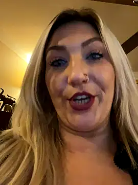 Snapshot of LittleMissEeve chatting on October 31, 2025, 4:09 am LittleMissEeve online show from October 31, 2025, 4:09 am