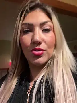 Snapshot of LittleMissEeve chatting on November 29, 2025, 11:49 pm LittleMissEeve online show from November 29, 2025, 11:49 pm