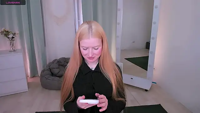 Laly Peach online show from March 29, 2026, 11:56 am