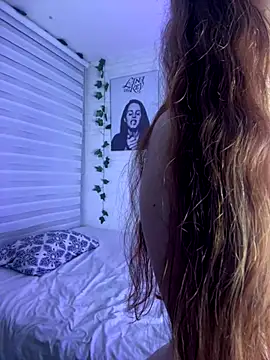 Snapshot of Niky_Love chatting on December 2, 2025, 4:25 am Niky Love online show from December 2, 2025, 4:25 am