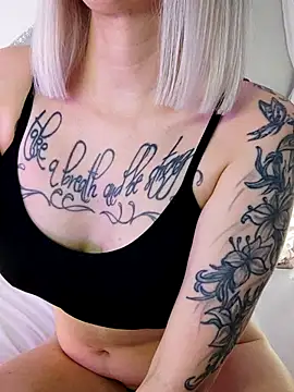 Snapshot of Fuck-Gina chatting on December 17, 2025, 11:26 am Fuck-Gina online show from December 17, 2025, 11:26 am