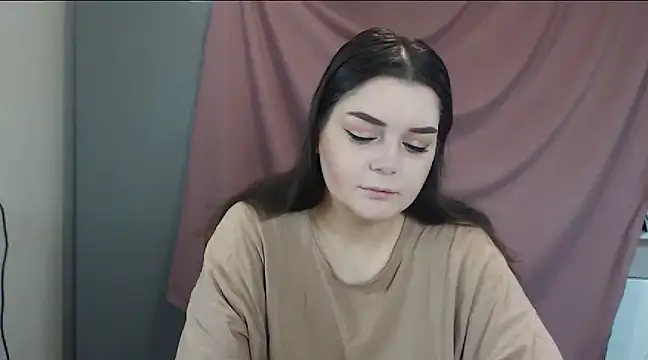 Snapshot of ohhhMie chatting on February 2, 2025, 4:05 am ohhhMie online show from February 2, 2025, 4:05 am