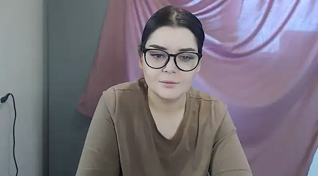 Snapshot of ohhhMie chatting on February 11, 2025, 7:44 am ohhhMie online show from February 11, 2025, 7:44 am