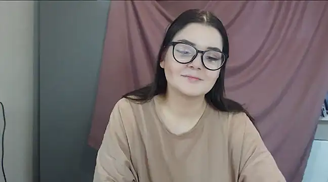 Snapshot of ohhhMie chatting on February 2, 2025, 10:13 am ohhhMie online show from February 2, 2025, 10:13 am