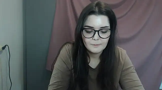 Snapshot of ohhhMie chatting on February 13, 2025, 5:01 pm ohhhMie online show from February 13, 2025, 5:01 pm