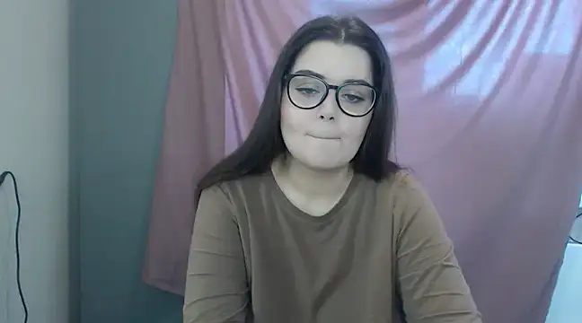 Snapshot of ohhhMie chatting on February 16, 2025, 9:37 am ohhhMie online show from February 16, 2025, 9:37 am