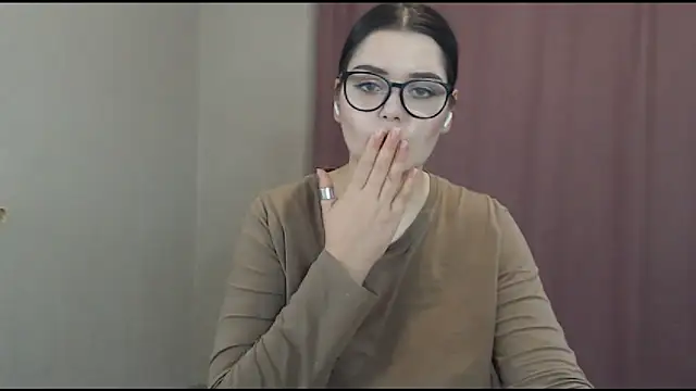 Snapshot of ohhhMie chatting on February 20, 2025, 7:19 pm ohhhMie online show from February 20, 2025, 7:19 pm