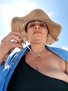 CristalRays online show from April 13, 2026, 7:51 pm