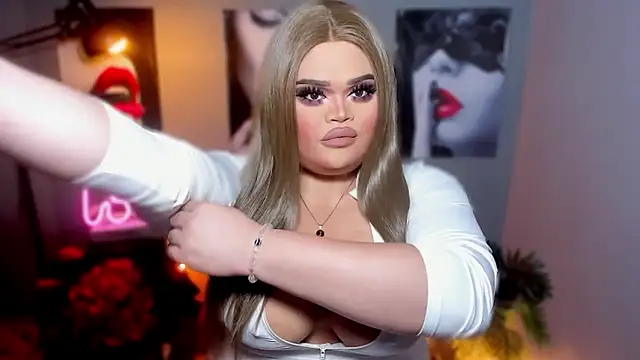 Snapshot of KarolinaThompson chatting on October 11, 2025, 7:31 am KarolinaThompson online show from October 11, 2025, 7:31 am