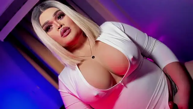 Snapshot of KarolinaThompson chatting on March 17, 2025, 9:22 am KarolinaThompson online show from March 17, 2025, 9:22 am