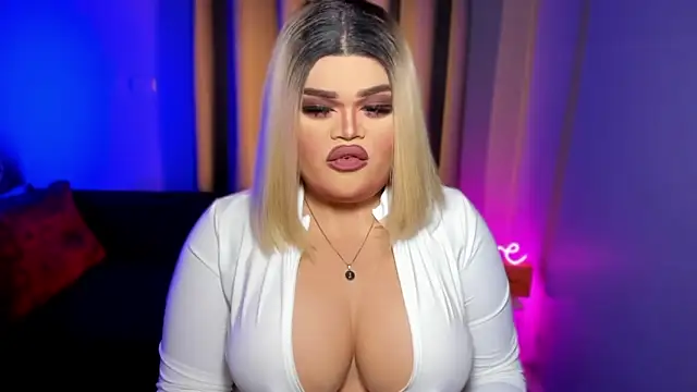 Snapshot of KarolinaThompson chatting on March 17, 2025, 6:18 am KarolinaThompson online show from March 17, 2025, 6:18 am