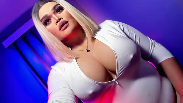 Snapshot of KarolinaThompson chatting on March 22, 2025, 9:13 am KarolinaThompson online show from March 22, 2025, 9:13 am