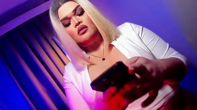 Snapshot of KarolinaThompson chatting on March 18, 2025, 9:34 am KarolinaThompson online show from March 18, 2025, 9:34 am