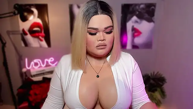 Snapshot of KarolinaThompson chatting on October 22, 2025, 5:56 pm KarolinaThompson online show from October 22, 2025, 5:56 pm