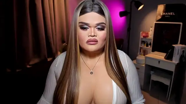 Snapshot of KarolinaThompson chatting on December 1, 2024, 4:34 pm KarolinaThompson online show from December 1, 2024, 4:34 pm