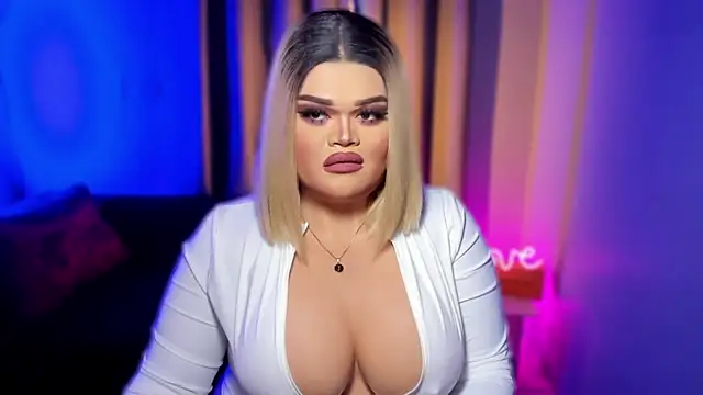 Snapshot of KarolinaThompson chatting on January 31, 2025, 11:24 am KarolinaThompson online show from January 31, 2025, 11:24 am