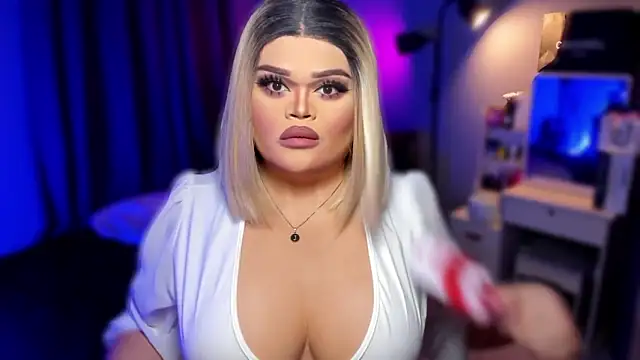 Snapshot of KarolinaThompson chatting on January 25, 2025, 7:06 am KarolinaThompson online show from January 25, 2025, 7:06 am