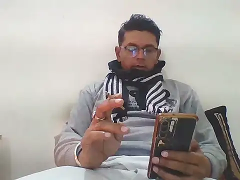 Snapshot of Kumarjay330 chatting on December 17, 2025, 2:11 pm Kumarjay330 online show from December 17, 2025, 2:11 pm