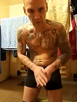 Snapshot of rus333 chatting on December 18, 2024, 9:08 pm rus333 online show from December 18, 2024, 9:08 pm