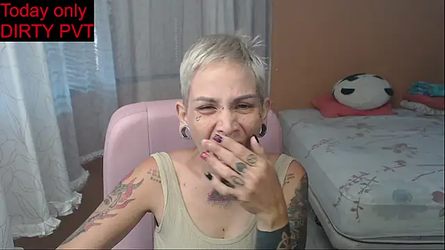 Snapshot of moon_cat85 chatting on May 21, 2026, 1:08 pm moon cat85 online show from May 21, 2026, 1:08 pm