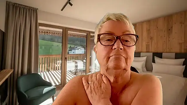 GrannyChrissy68 online show from March 12, 2026, 12:20 pm